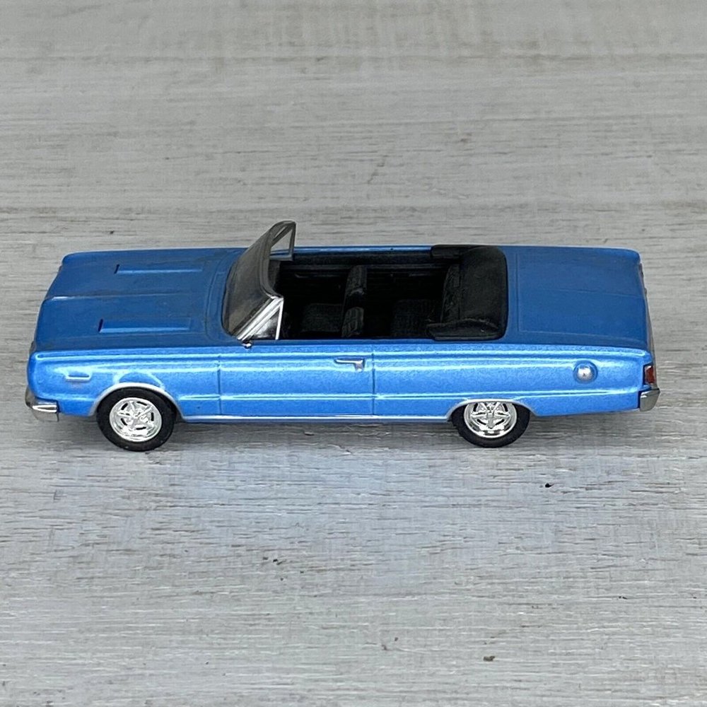 1967 Plymouth GTX Convertible Blue Malibu International 1:64